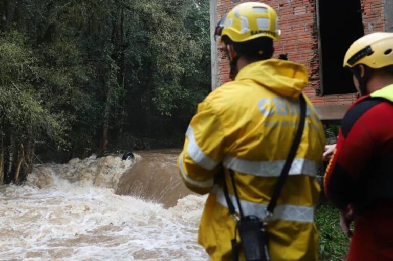 Mulher morre arrastada por correnteza e três seguem desaparecidos na Serra do RS