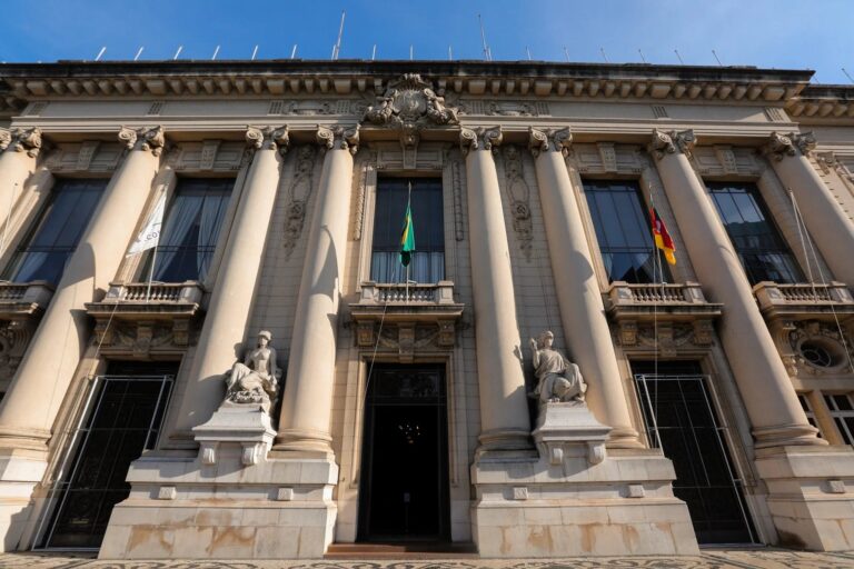 Servidores do RS recebem 90% do 13º salário em 3 de novembro
