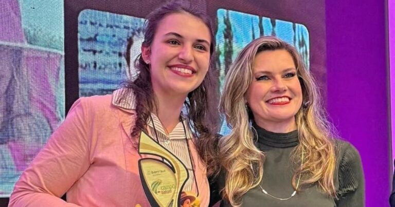 Melina Slaifer, de Encantado, vence o 1º Prêmio Campo e Batom na Expointer