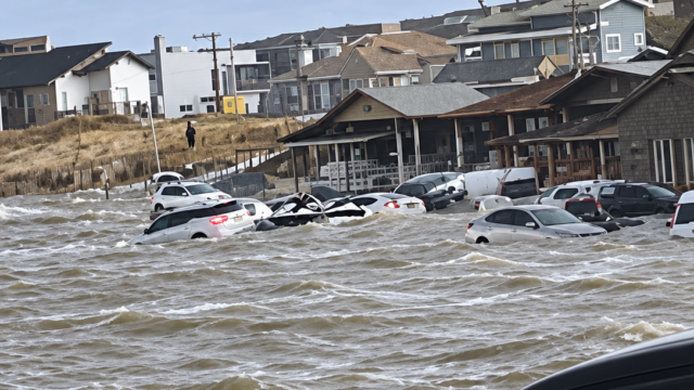 Tsunami meteorológico provoca avanço do mar e alagamentos no Litoral Sul de SC