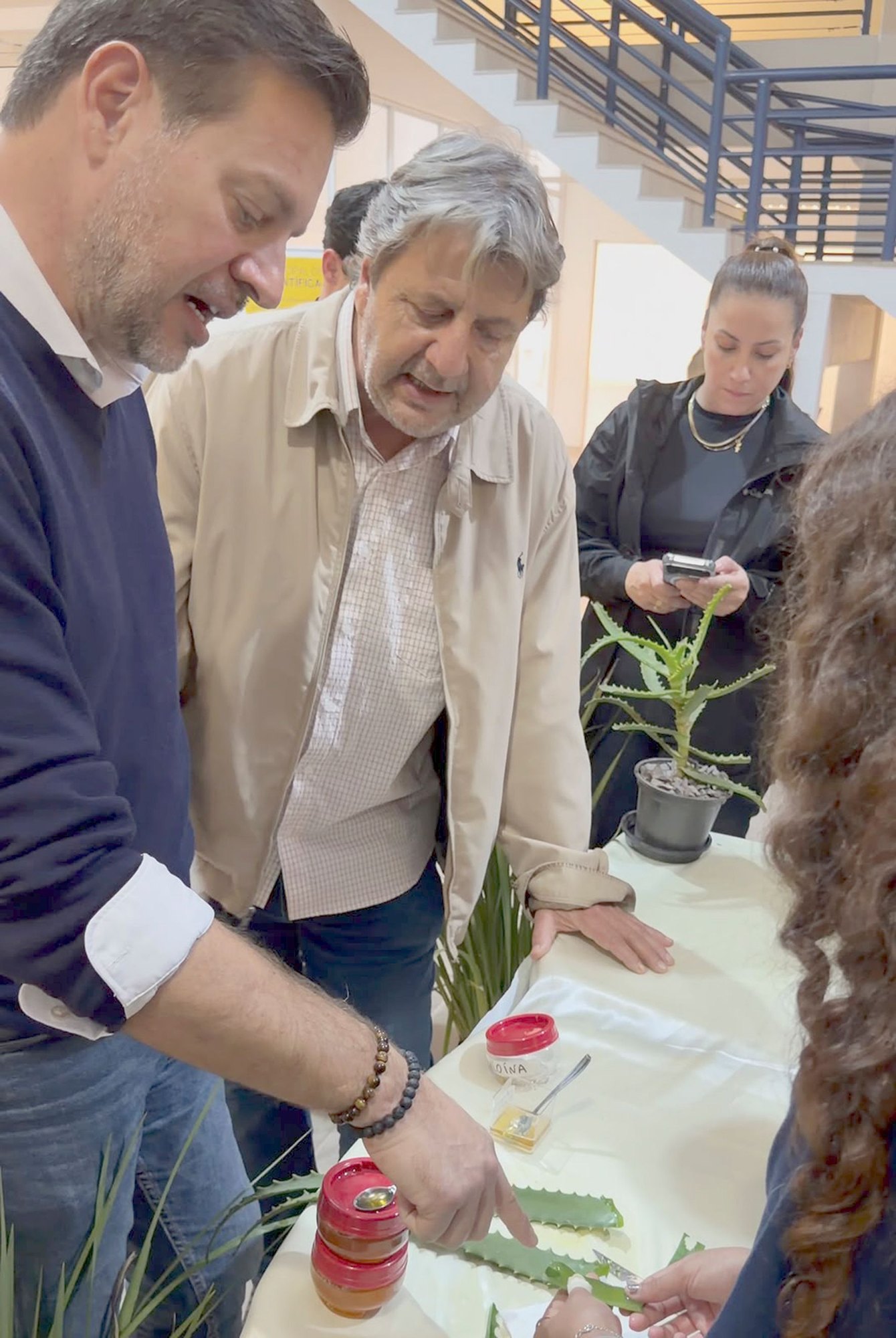 Com o prefeito Jonas Calvi, visitei os trabalhos da 2ª Mostra Municipal de Iniciação Científica