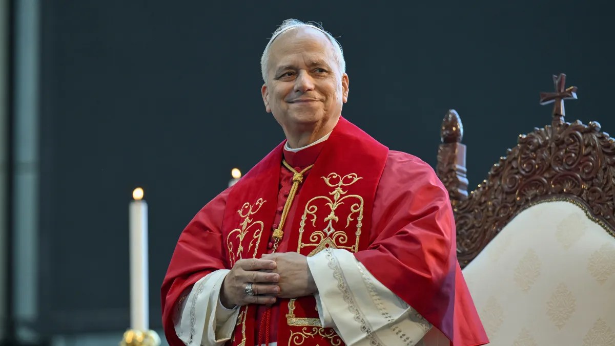 Papa Leão XIV durante apresentação pública no Vaticano após cirurgia no pulmão.
