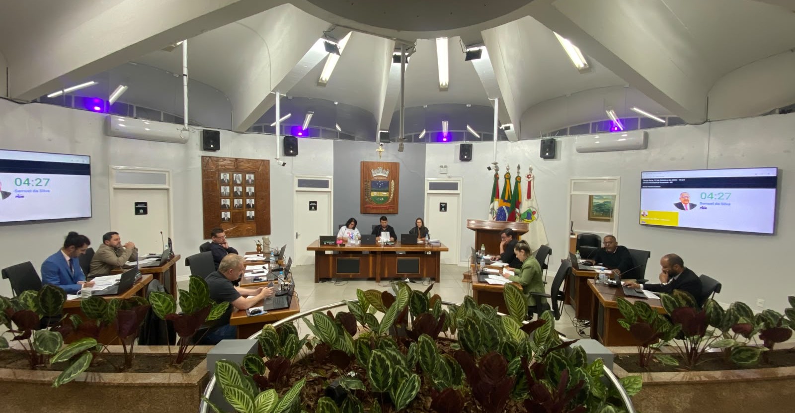 Vereadores de Encantado durante sessão plenária que aprovou diretrizes municipais para 2027.