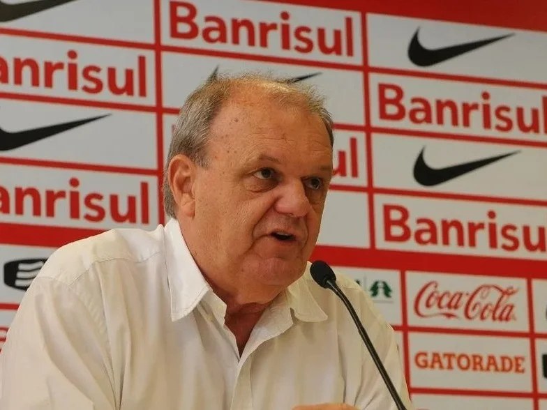 Vitorio Piffero durante coletiva de imprensa sobre a decisão da Justiça que o absolveu de acusações de desvio de dinheiro.