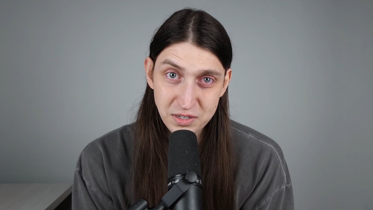 Felca fala sobre fobia social em vídeo publicado no YouTube.