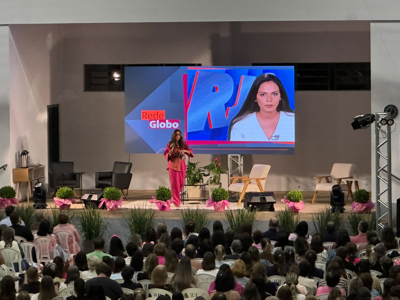 Cristina Ranzolin durante palestra para mulheres no Ginásio Poliesportivo Adelson Mezacasa em Nova Bréscia.