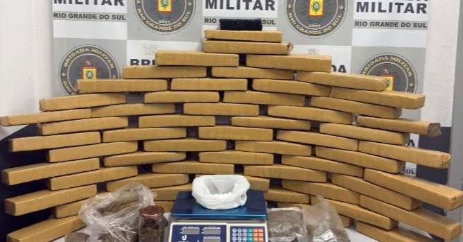 Brigada Militar apreende 53 quilos de maconha em operação em Caxias do Sul.