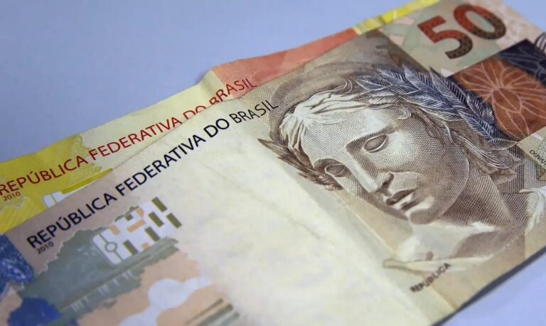 Bolsa Família paga novo mínimo de R$ 691 a partir deste mês